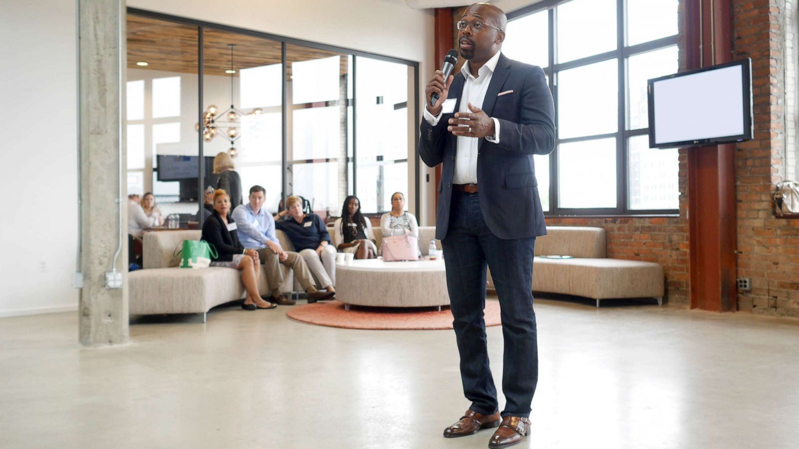 Mortgage Brokers — connecting with participating hard money lenders